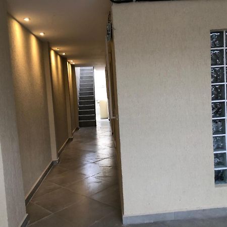 Hostel Quartos Com Banheiro Individual Perto Do Aeroporto Гуарульюс Екстер'єр фото